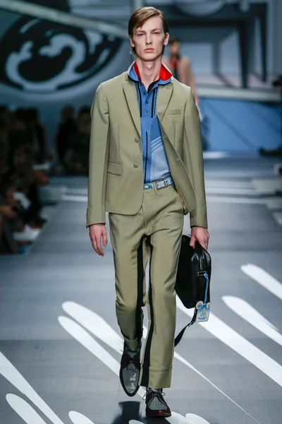 Look 32
